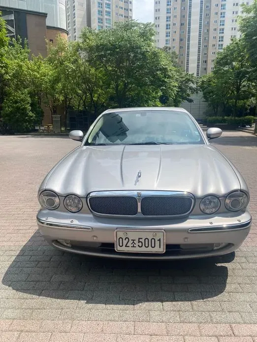 Jaguar XJ-8