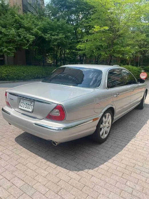 Jaguar XJ-8