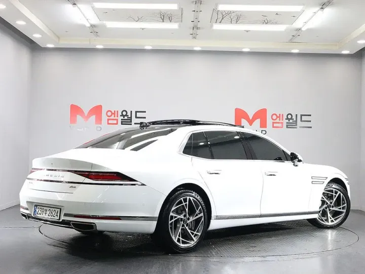 Genesis G90