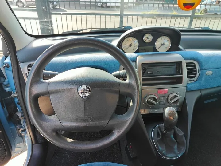 Lancia Ypsilon