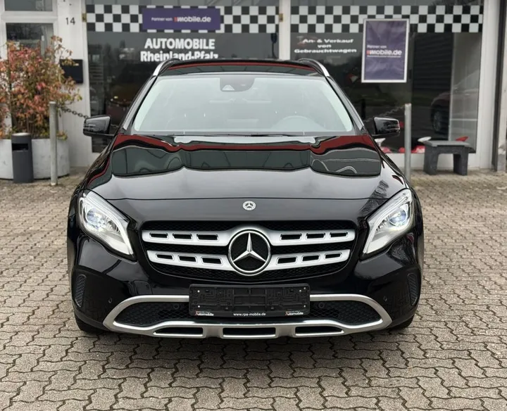 Mercedes-Benz GLA 200