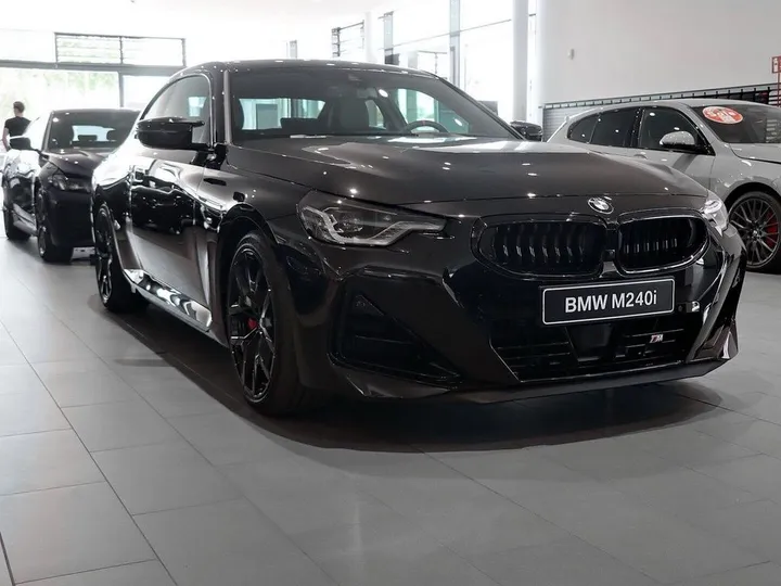 BMW M240i
