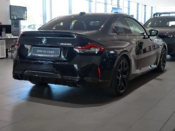 BMW M240i
