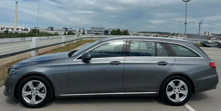 Mercedes-Benz E 220