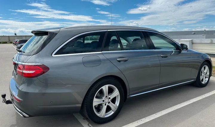 Mercedes-Benz E 220