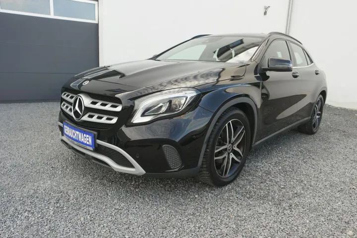 Mercedes-Benz GLA 220