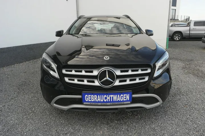 Mercedes-Benz GLA 220