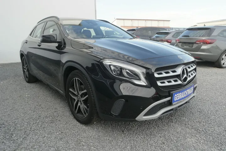 Mercedes-Benz GLA 220