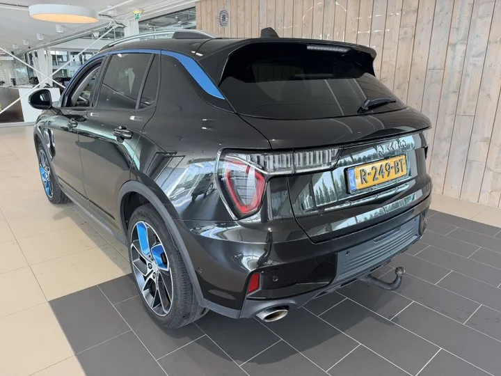 Lynk&Co 01