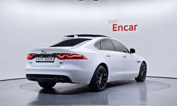 Jaguar XF