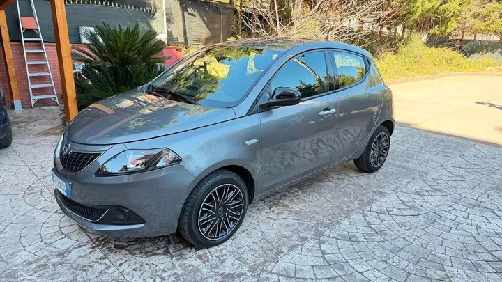Lancia Ypsilon