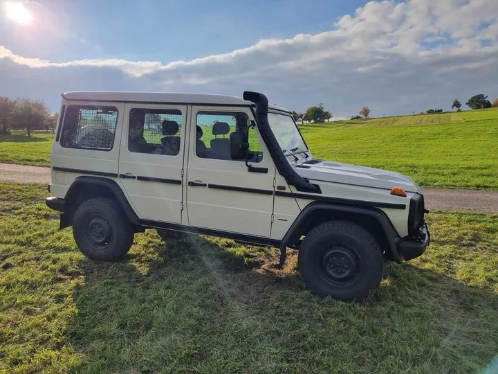 Mercedes-Benz G 300