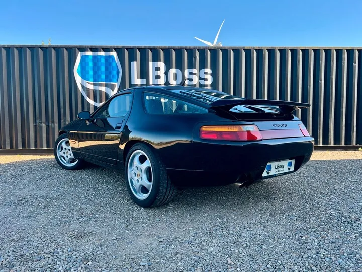 Porsche 928