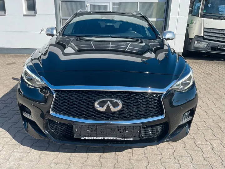 Infiniti Q30
