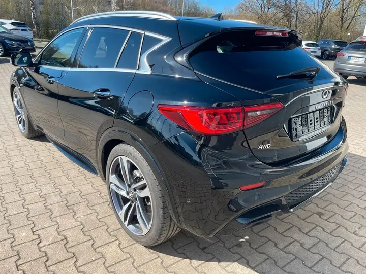 Infiniti Q30