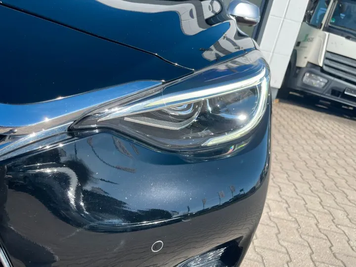 Infiniti Q30