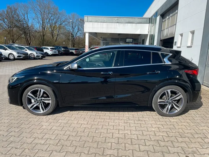 Infiniti Q30