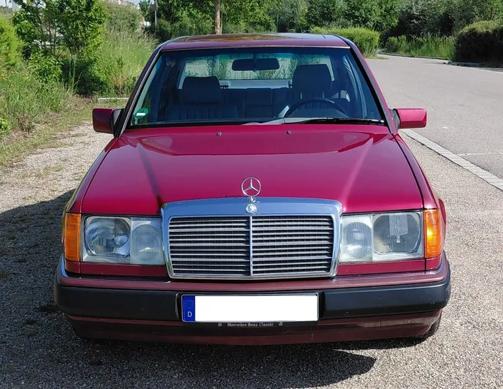 Mercedes-Benz 230