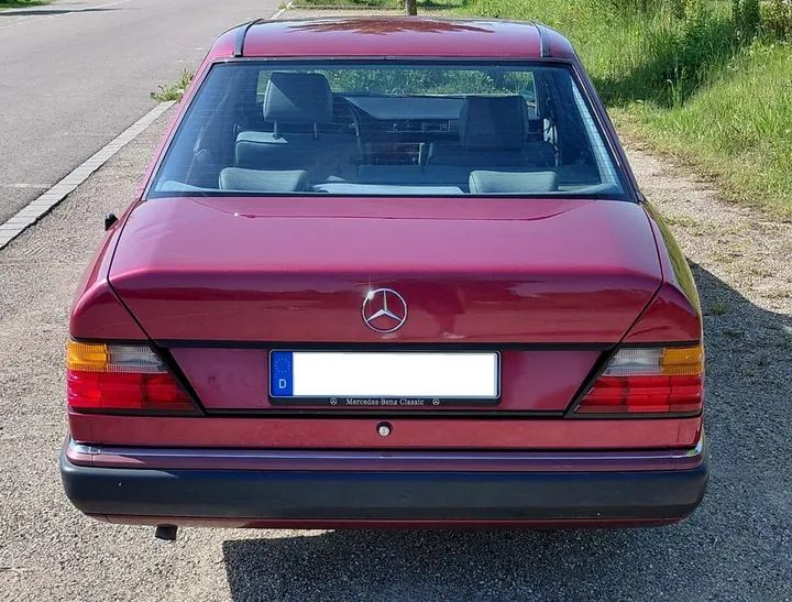 Mercedes-Benz 230