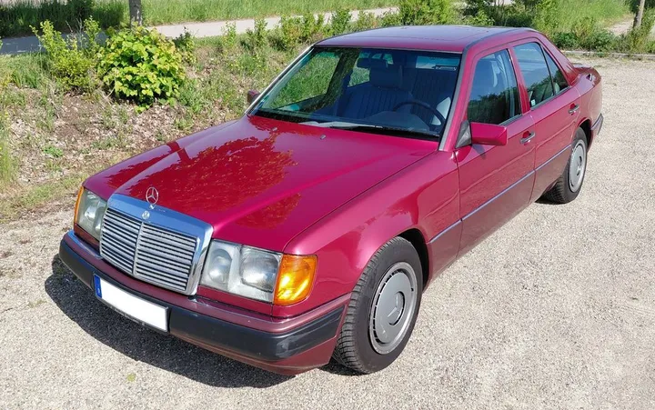 Mercedes-Benz 230