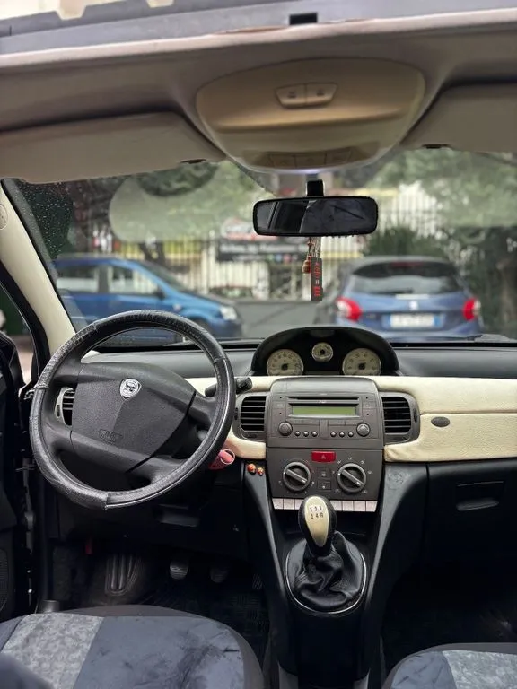 Lancia Ypsilon