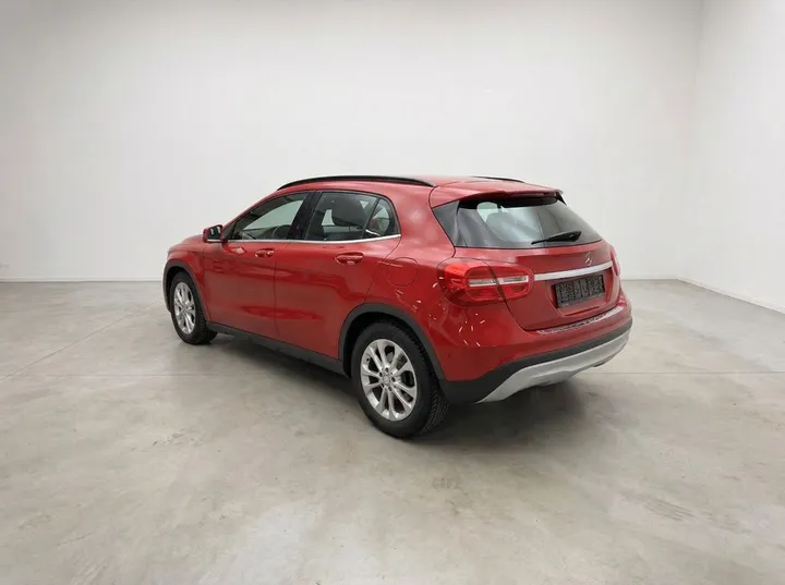 Mercedes-Benz GLA 220