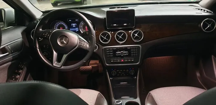 Mercedes-Benz GLA 200