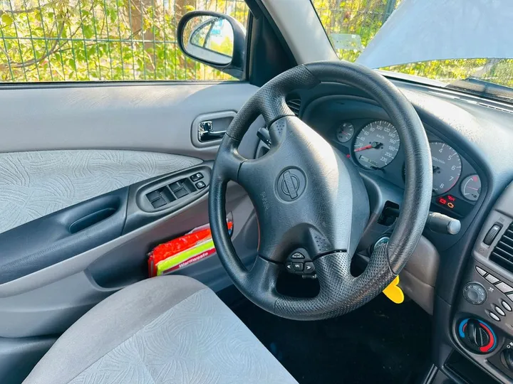 Nissan Almera