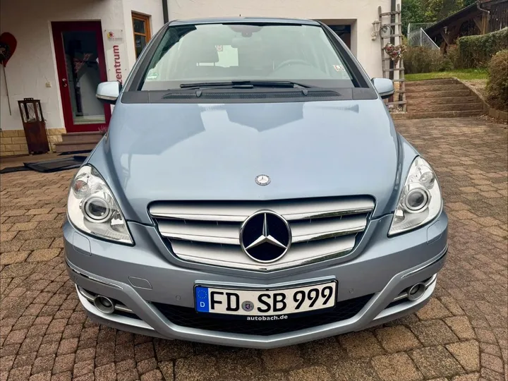 Mercedes-Benz B 200