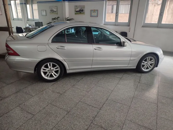 Mercedes-Benz C 200