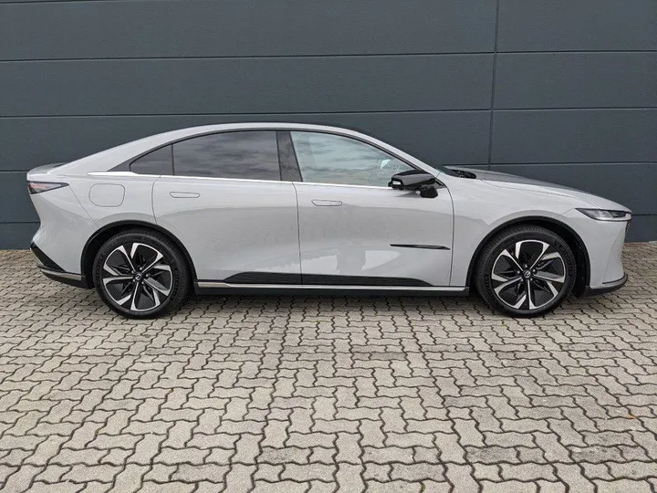 Mazda 6e