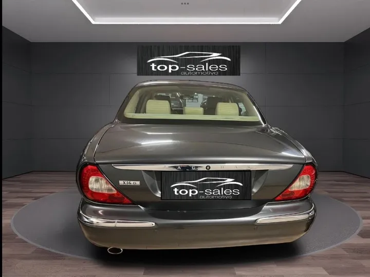 Jaguar XJ