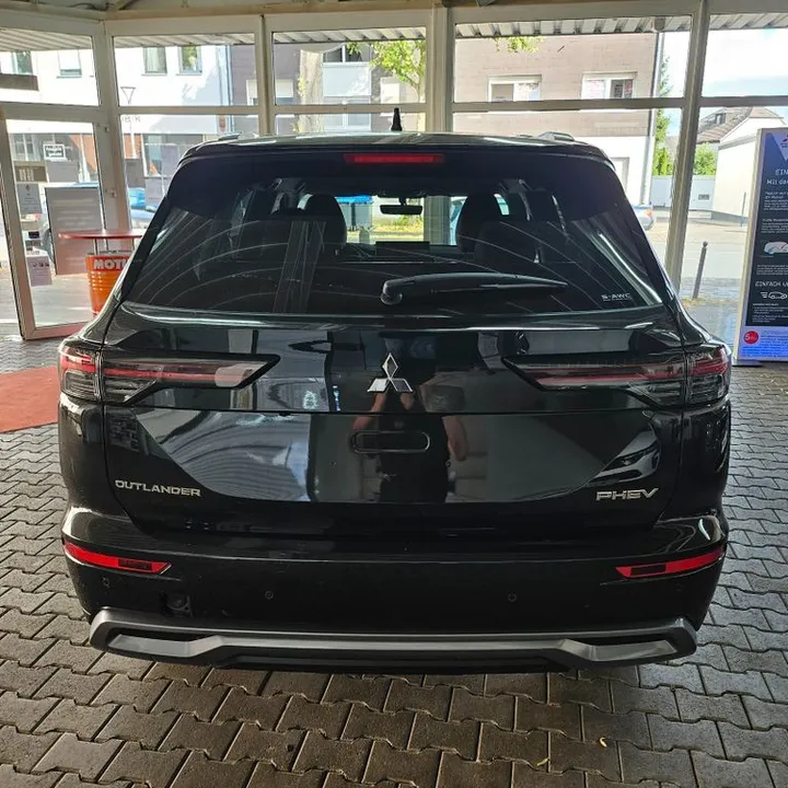 Mitsubishi Plug-in Hybrid Outlander