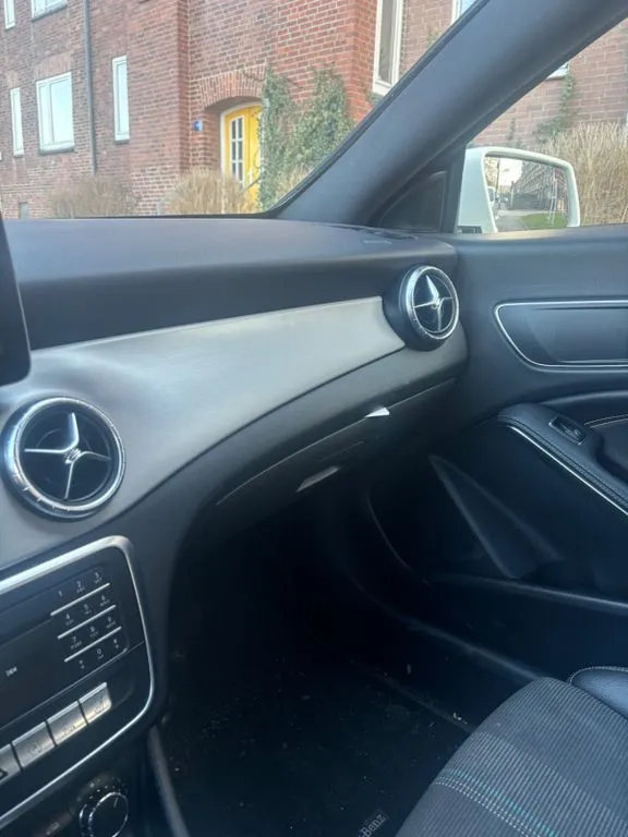 Mercedes-Benz CLA 180