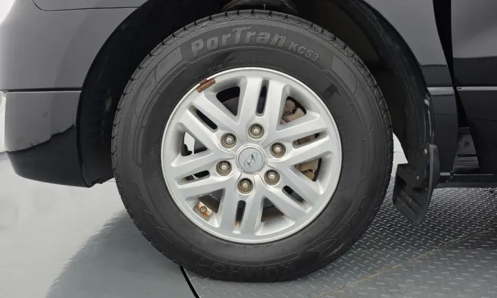 Hyundai Starex