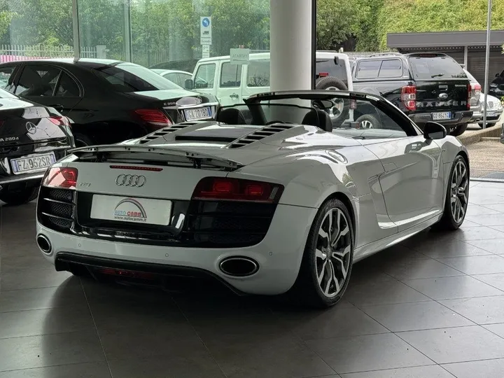Audi R8