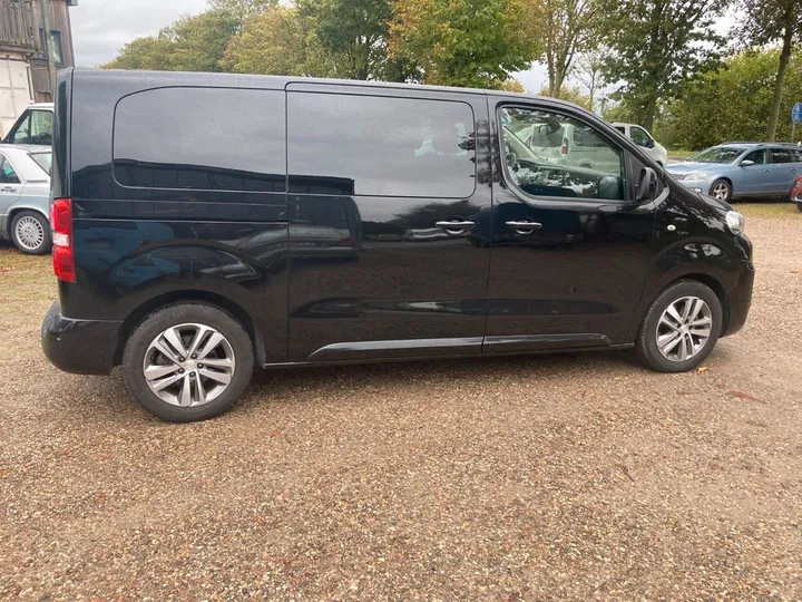 Peugeot Traveller