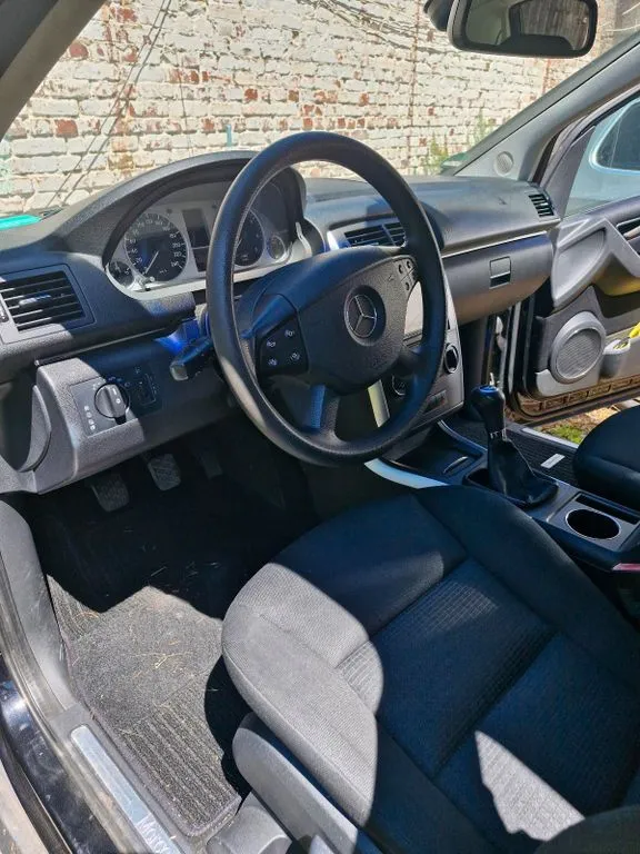 Mercedes-Benz B 170