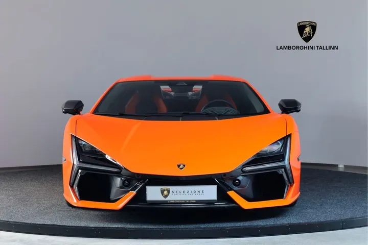 Lamborghini Revuelto