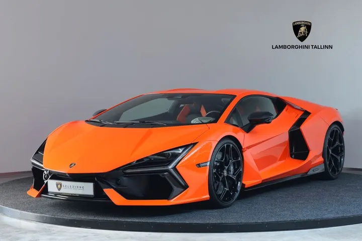 Lamborghini Revuelto