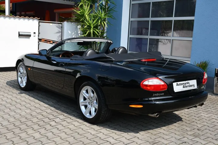 Jaguar XK8