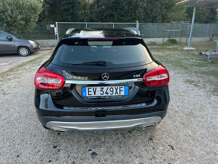 Mercedes-Benz GLA 200
