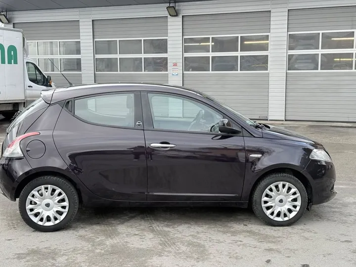 Lancia Ypsilon