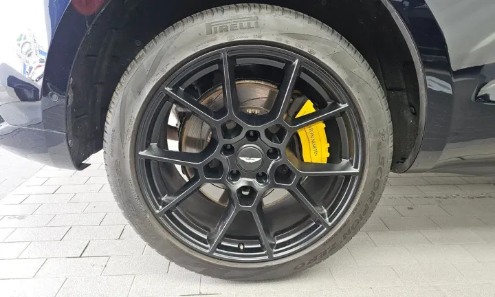 Astonmartin DBX