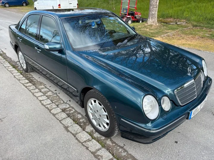 Mercedes-Benz 320