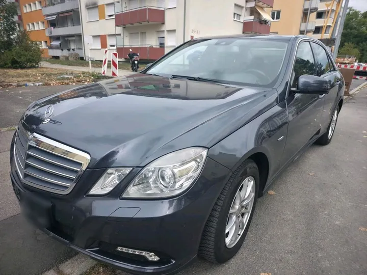 Mercedes-Benz E 220