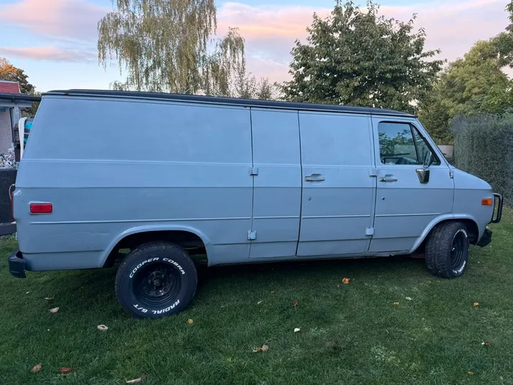 Chevrolet Chevy Van