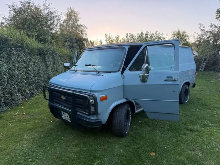 Chevrolet Chevy Van