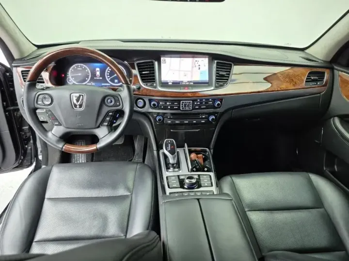 Hyundai Equus