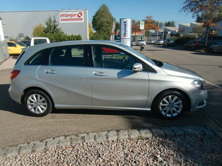 Mercedes-Benz B 200